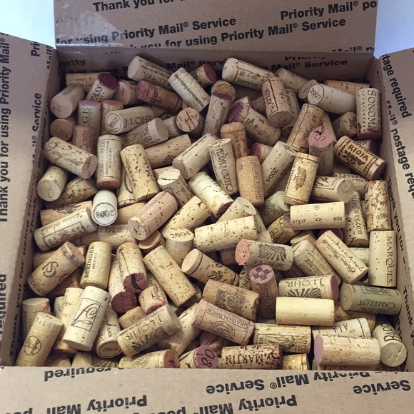 Box of 450 Corks - Picture 1 of 4